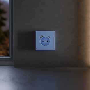 Накладка для розетки с заземлением и защитными шторками, с USB A+C, S70 (деним)